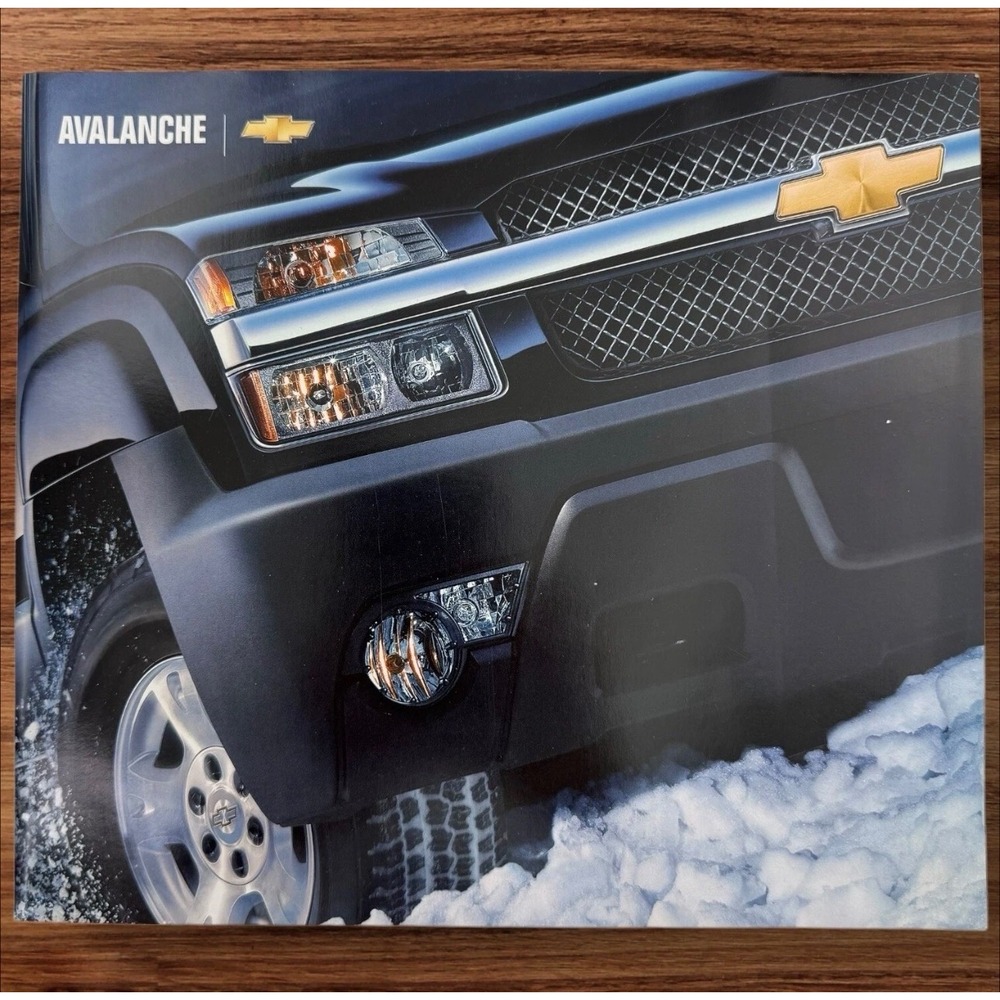 2004 Chevrolet Avalanche Sales Brochure Z71 2500 Vortec V8 Catalog Chevy Truck